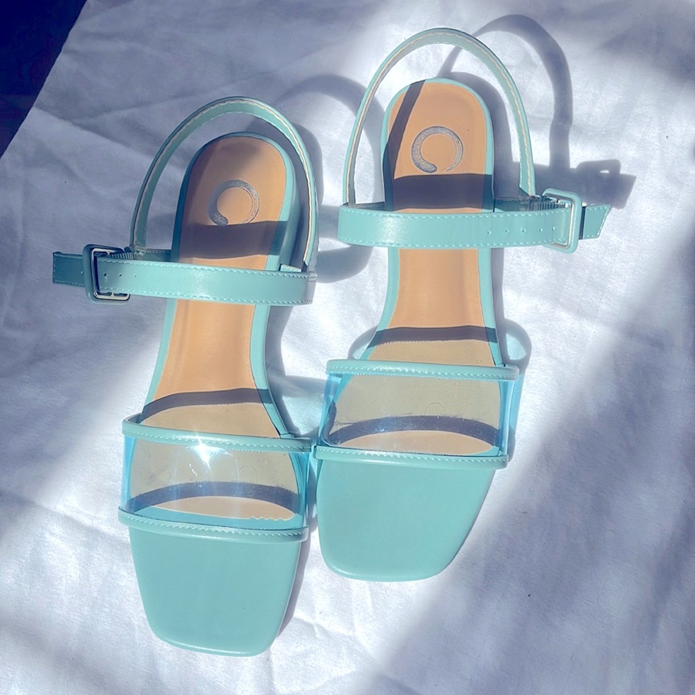 Cute size 8 sandal’s